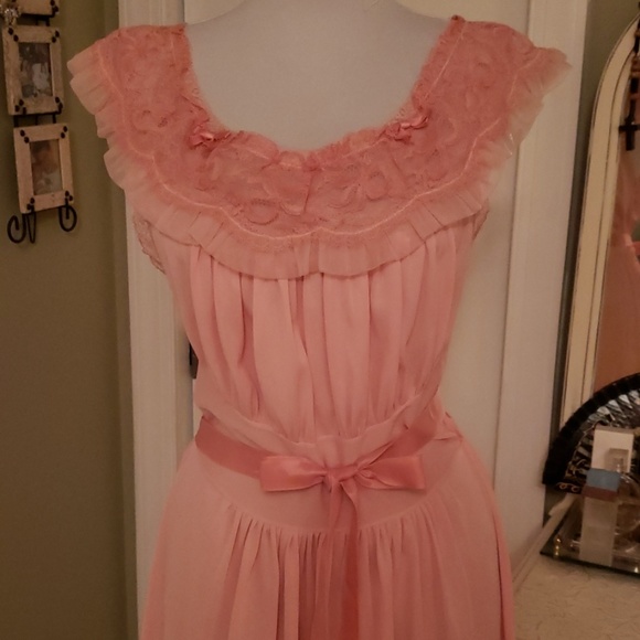 Vintage pink nightgown - Picture 2 of 8